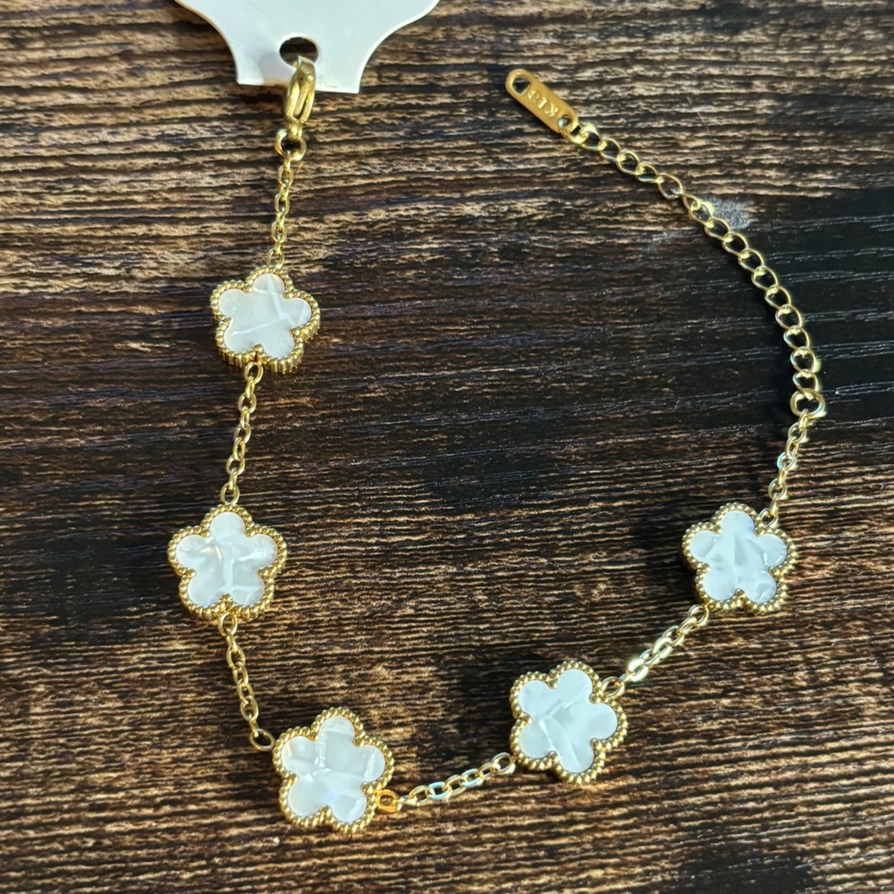 Gold Tone Stainless Steel White Flower Charm Bracelet Adjustable‎ Floral Chain